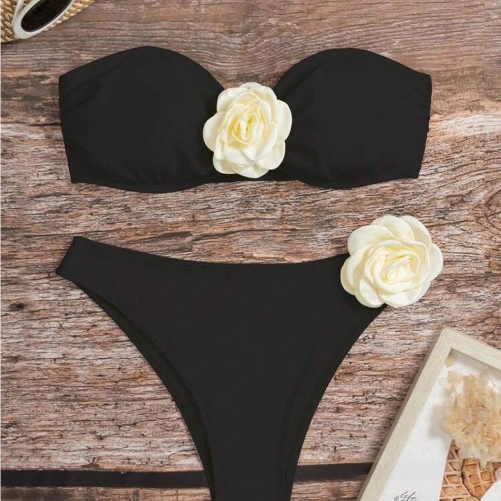 SHEIN Black and Cream Floral Accent Bikini